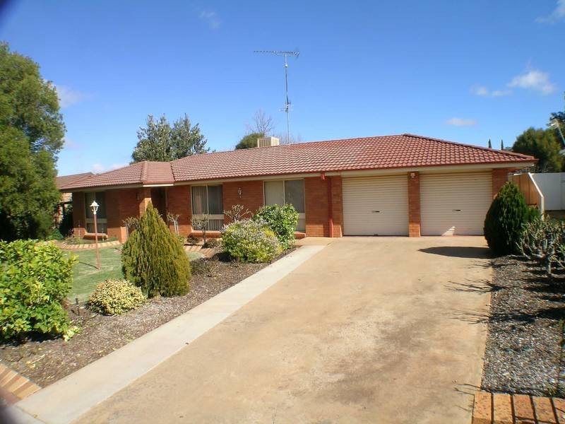 12 Robertson Street, Griffith NSW 2680
