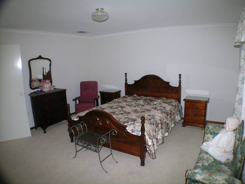 12 Robertson Street, Griffith NSW 2680