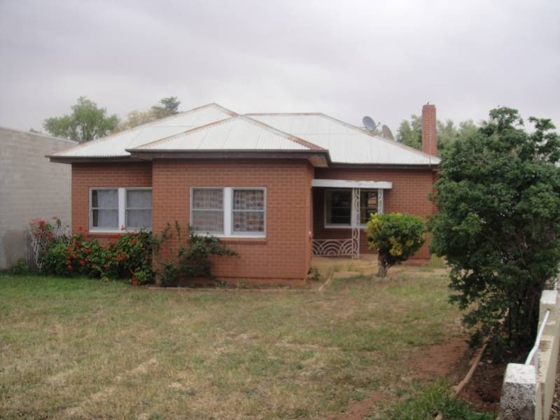 70 Benerambah Street, Griffith NSW 2680