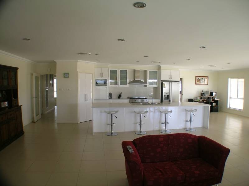 8 Gillmartin Drive, Griffith NSW 2680