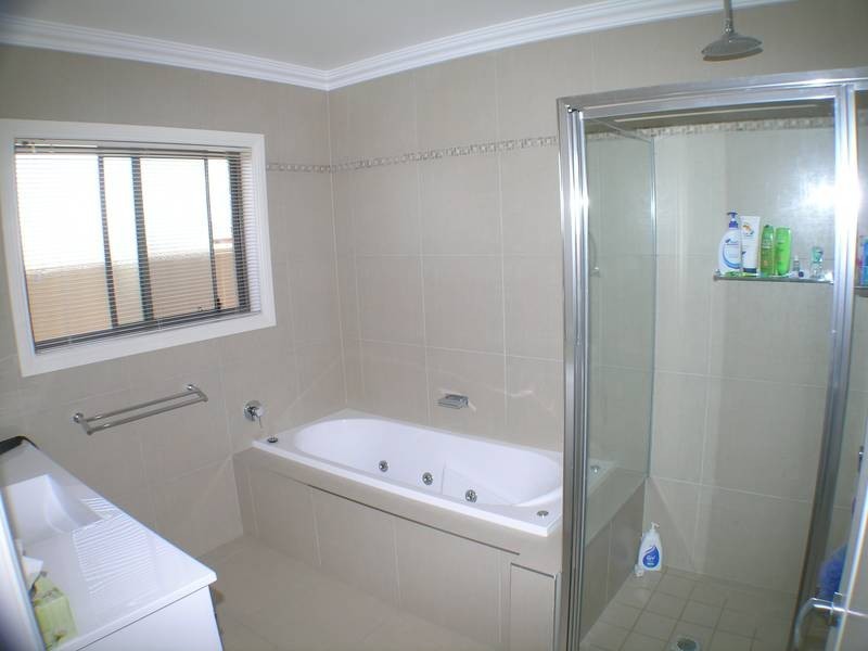 8 Gillmartin Drive, Griffith NSW 2680