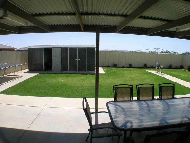 8 Gillmartin Drive, Griffith NSW 2680