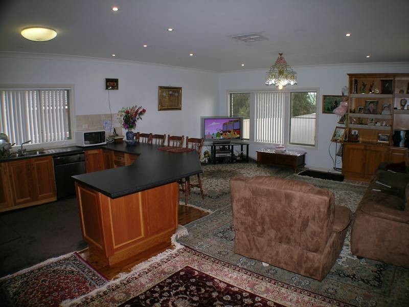 14 Dunvarleigh Crescent, Griffith NSW 2680