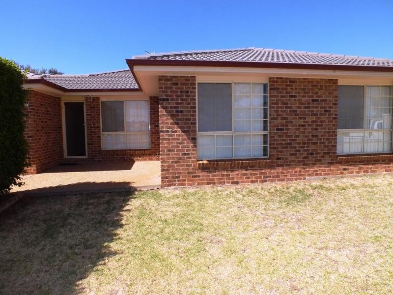4 Evanside Parade, Griffith NSW 2680