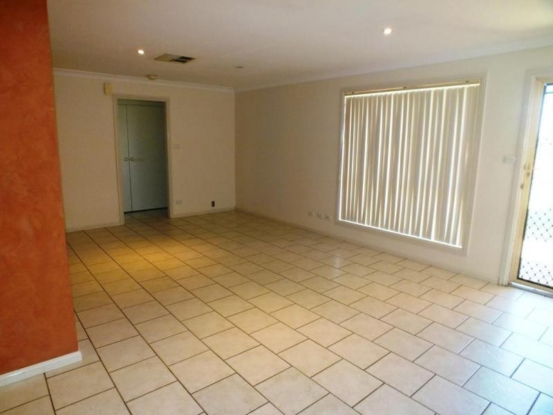 4 Evanside Parade, Griffith NSW 2680