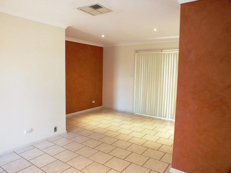 4 Evanside Parade, Griffith NSW 2680