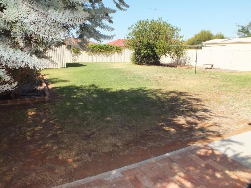 4 Evanside Parade, Griffith NSW 2680