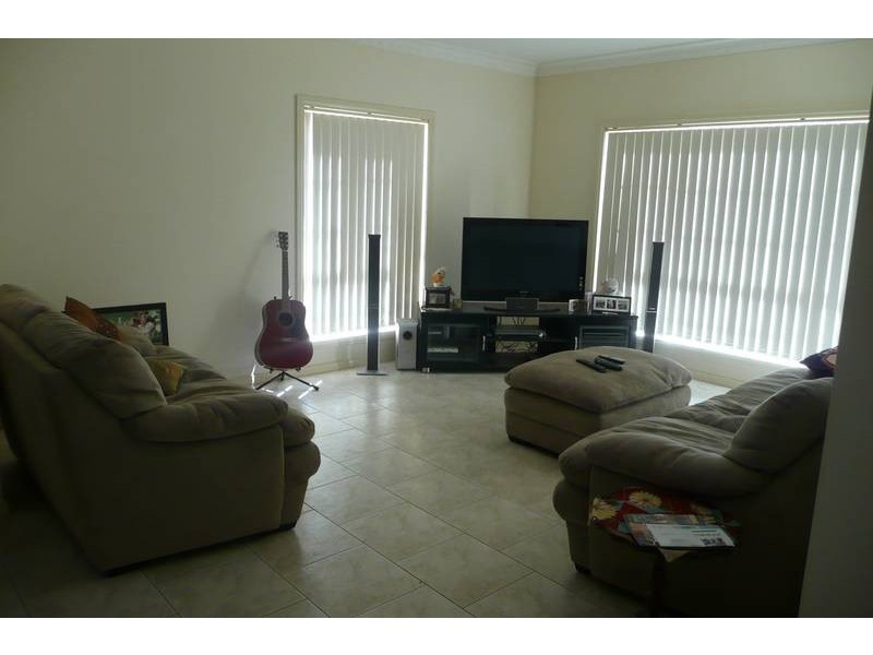 b/17 Powys Place, Griffith NSW 2680