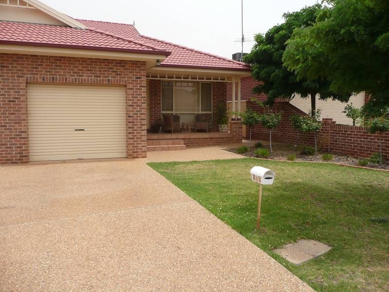 B/10 Powys Place, Griffith NSW 2680
