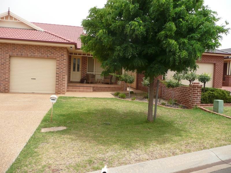 B/10 Powys Place, Griffith NSW 2680