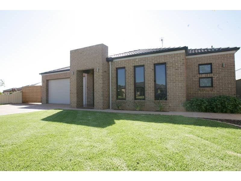 38 Hillam Drive, Griffith NSW 2680