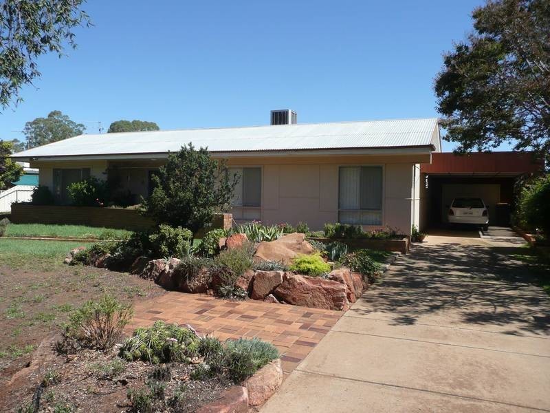 2a Bringan Street, Griffith NSW 2680