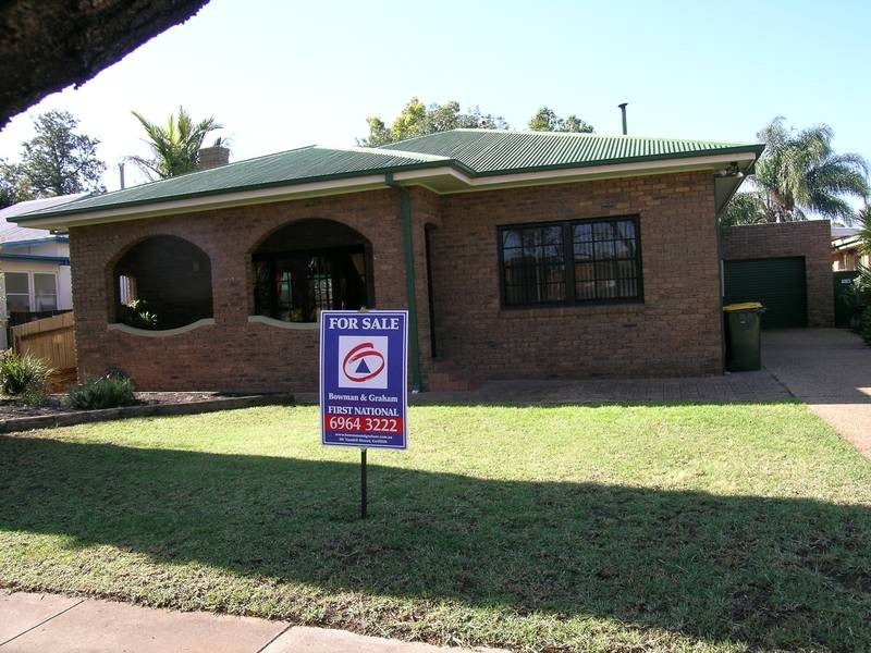 297 Wakaden Street, Griffith NSW 2680