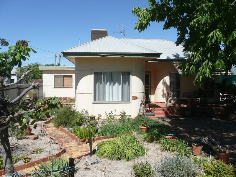 8 Baringa Street, Griffith NSW 2680