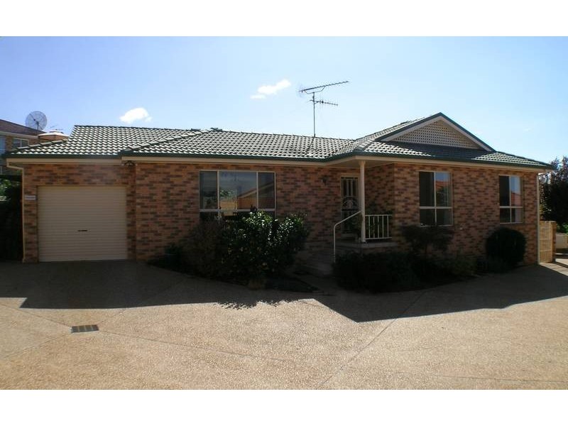 2/3 Worfolk Place, Griffith NSW 2680