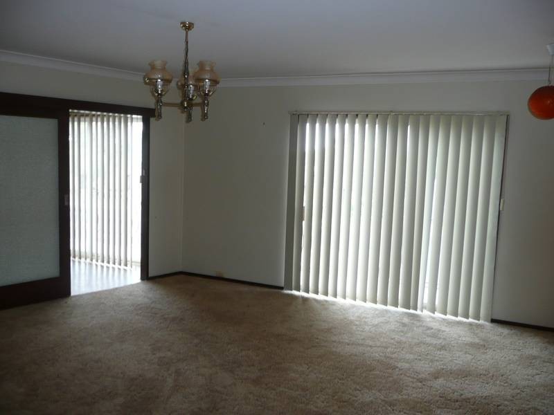 1/2 Hart Street, Griffith NSW 2680