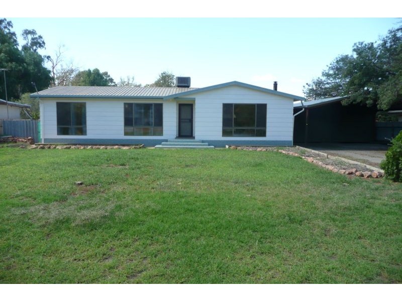 8 McBratney Street, Darlington Point NSW 2706