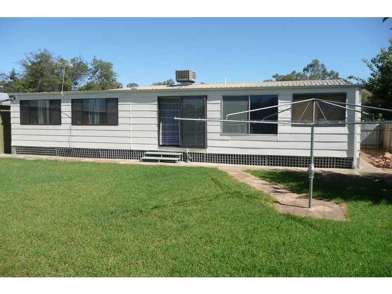 8 McBratney Street, Darlington Point NSW 2706