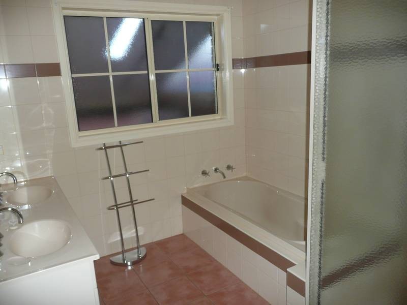 25a Holmes Crescent, Griffith NSW 2680