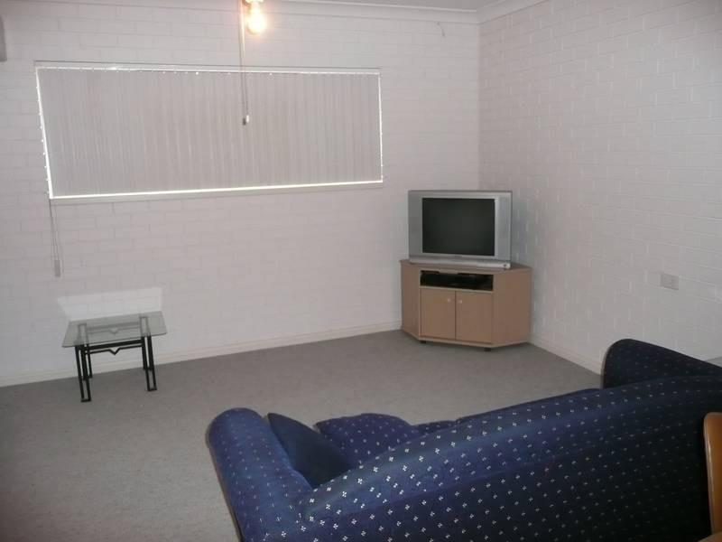 a/6 Lawford Crescent, Griffith NSW 2680