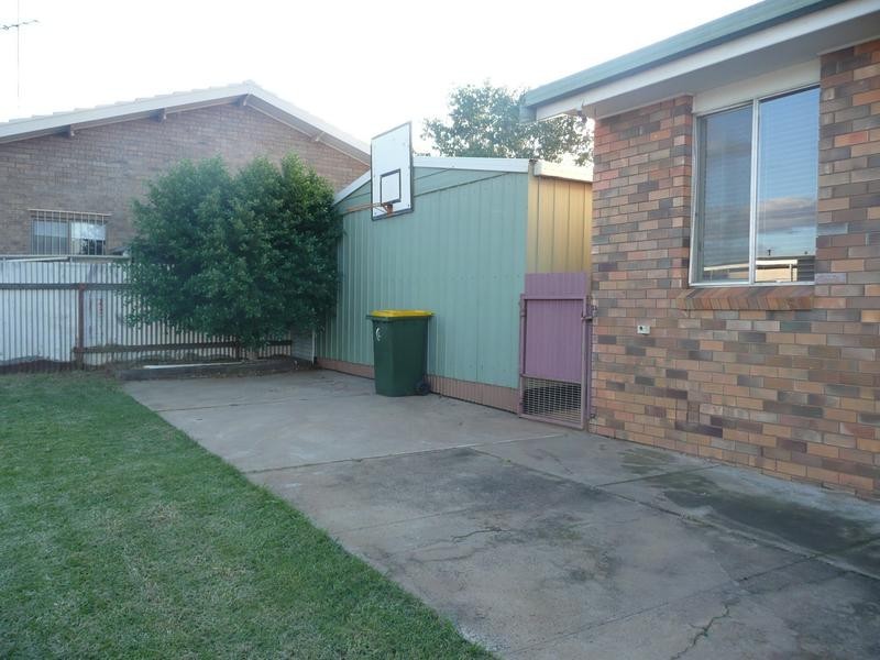 10 Graham Street, Griffith NSW 2680