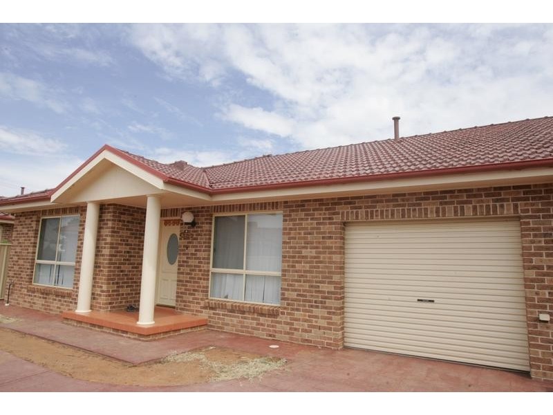 2 & 3/15-17 Belford Road, Griffith NSW 2680
