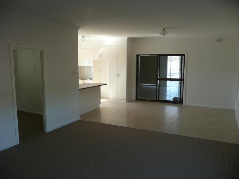 . West Griffith Service Centre, Griffith NSW 2680