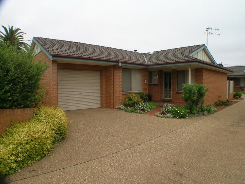 2/263 Wakaden Street, Griffith NSW 2680