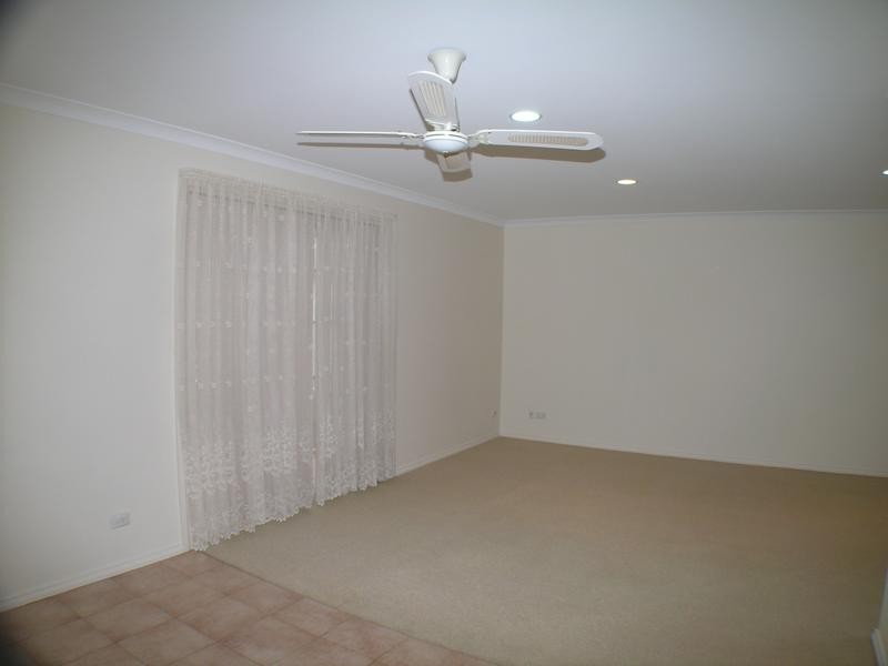 2/263 Wakaden Street, Griffith NSW 2680