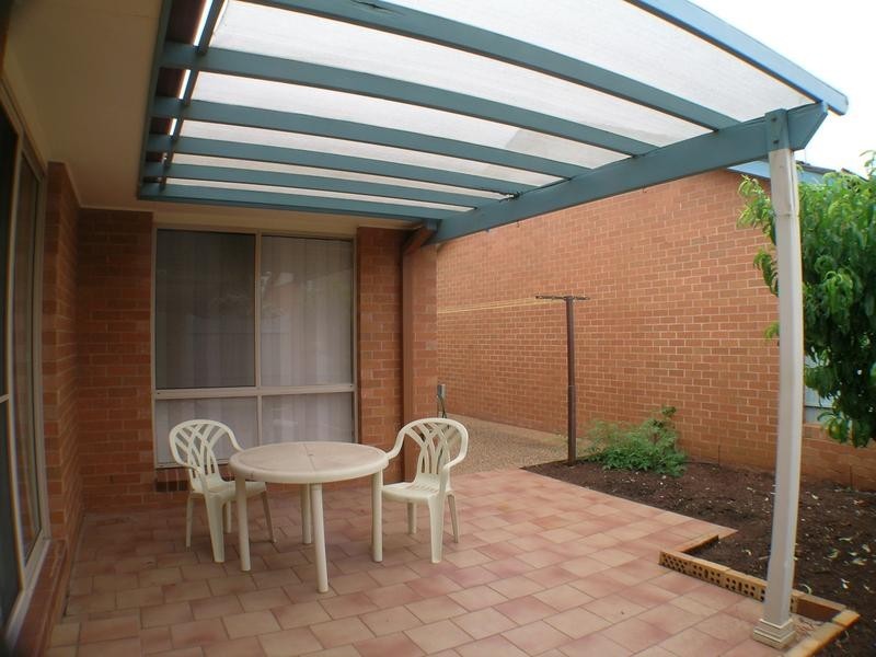 2/263 Wakaden Street, Griffith NSW 2680