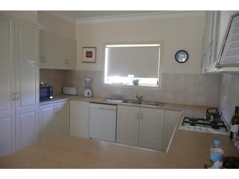 b/17 Powys Place, Griffith NSW 2680