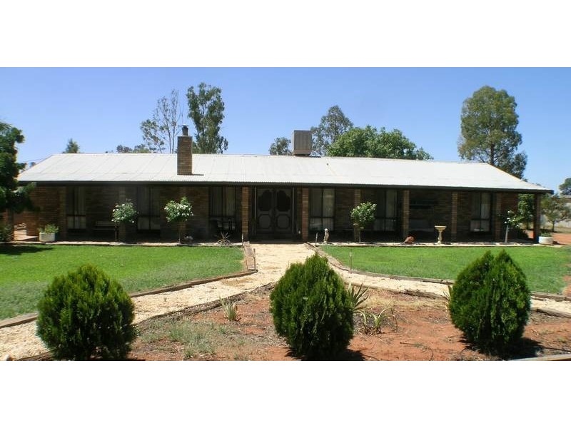 5 Bomen Street, Goolgowi NSW 2652