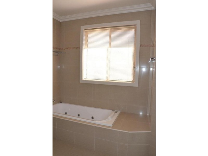 24 Brooks Street, Griffith NSW 2680