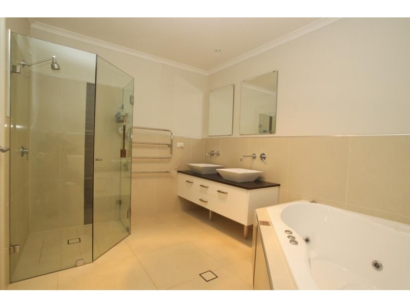 4 Harnett Place, Griffith NSW 2680