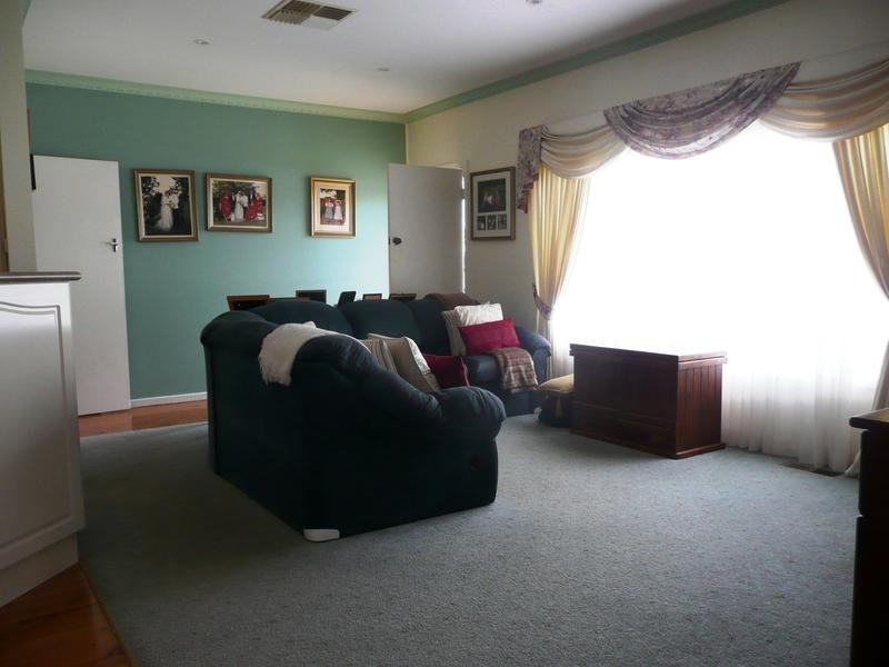 8 Gibbs Street, Griffith NSW 2680