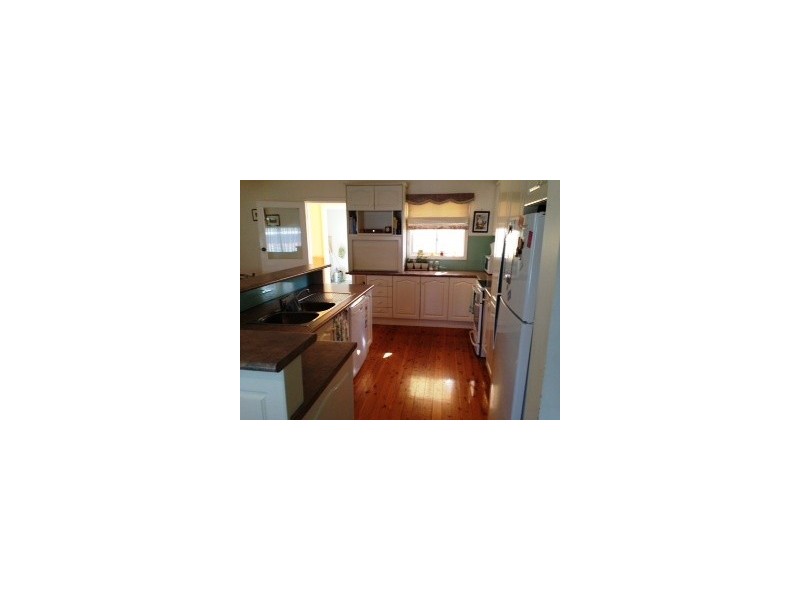 8 Gibbs Street, Griffith NSW 2680