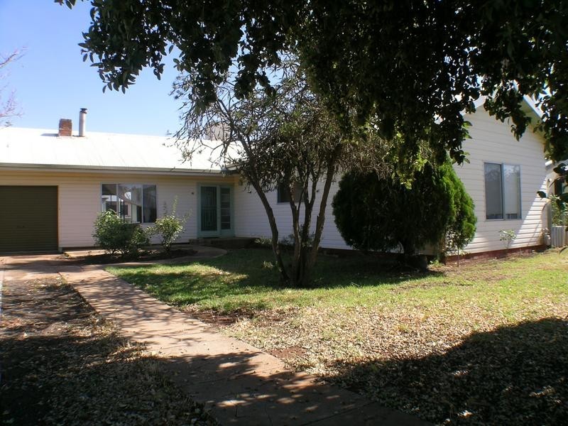 11 West Avenue, Yenda NSW 2681