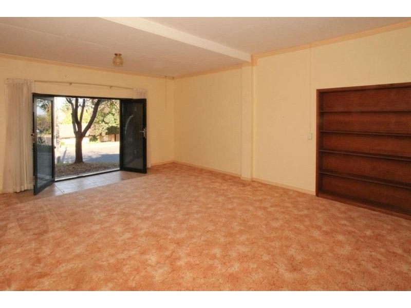 24 Lawford Crescent, Griffith NSW 2680