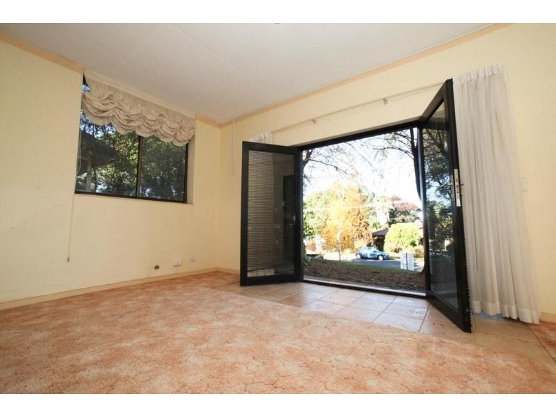 24 Lawford Crescent, Griffith NSW 2680