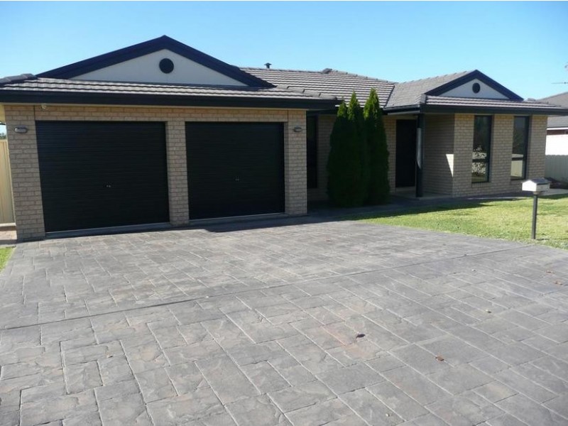 11 Rowley Street, Griffith NSW 2680