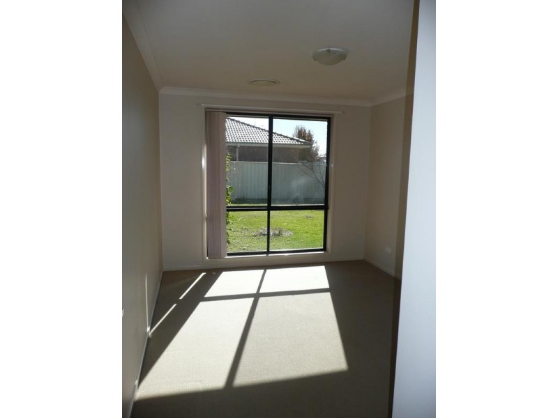 11 Rowley Street, Griffith NSW 2680
