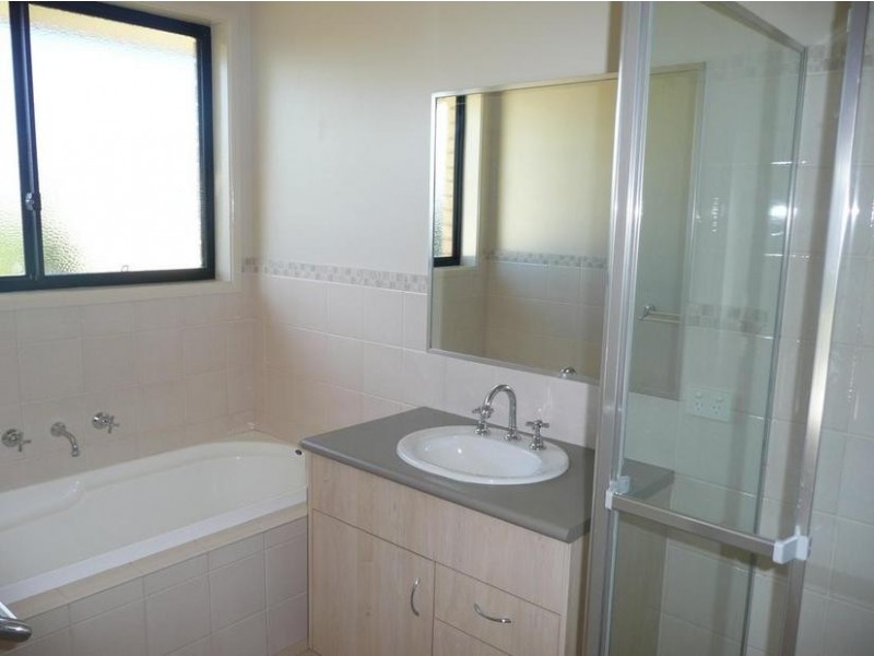 11 Rowley Street, Griffith NSW 2680