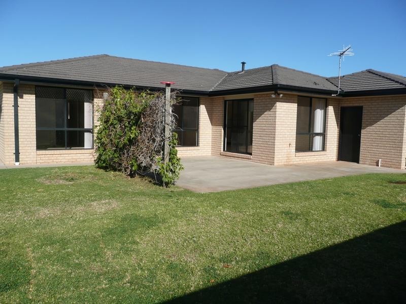 11 Rowley Street, Griffith NSW 2680