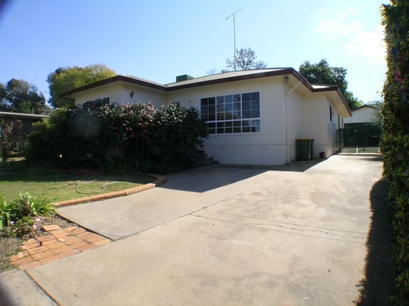60 Ross Crescent, Griffith NSW 2680
