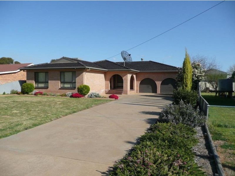 54 Wilga Street, Hanwood NSW 2680