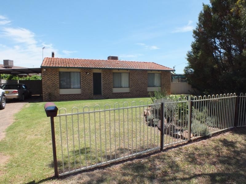 4 Johnson Place, Griffith NSW 2680