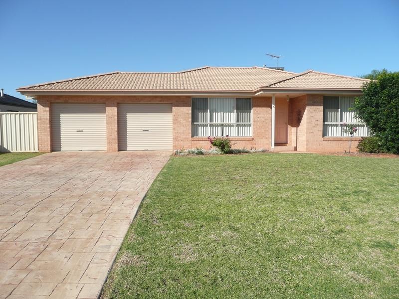 6 Albion Grove Crescent, Griffith NSW 2680