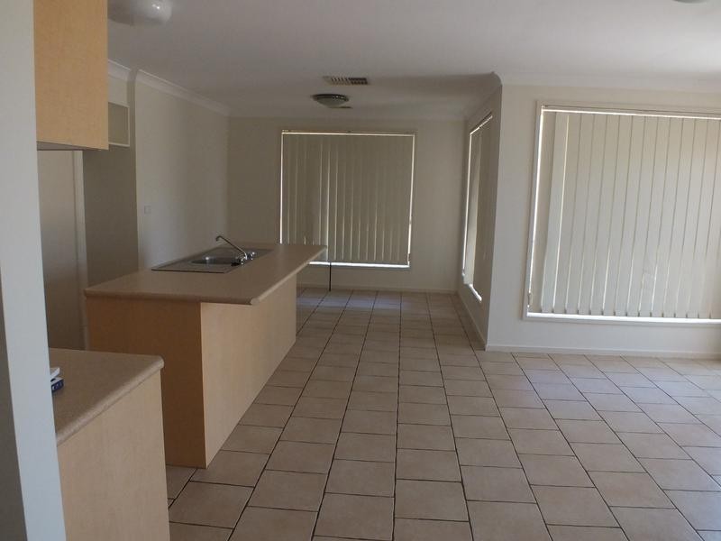 6 Albion Grove Crescent, Griffith NSW 2680