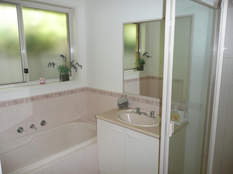 6 Albion Grove Crescent, Griffith NSW 2680