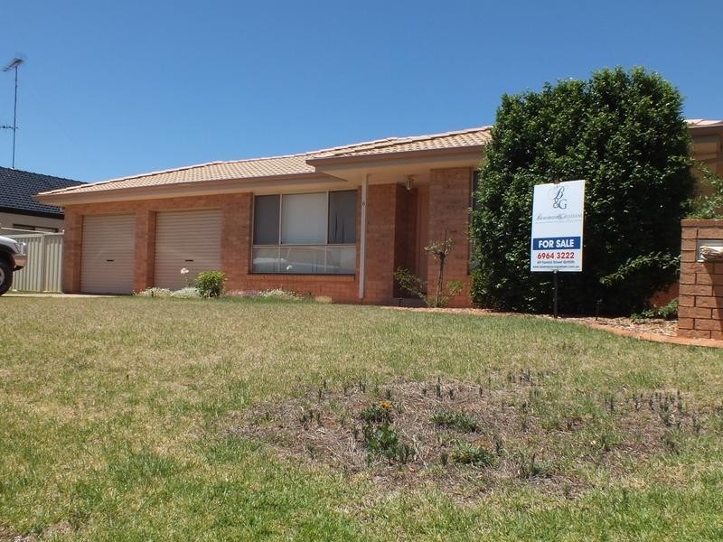 6 Albion Brove, Griffith NSW 2680